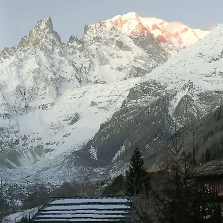 Apartment Ai Piedi Del Monte Bianco