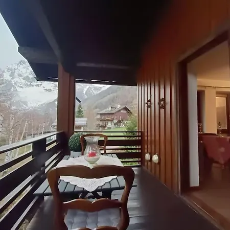Ai Piedi Del Monte Bianco Курмайор