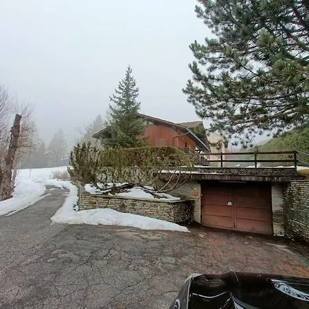 Apartment Ai Piedi Del Monte Bianco