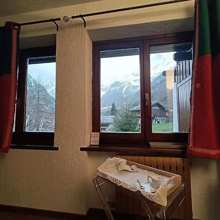 Ai Piedi Del Monte Bianco
