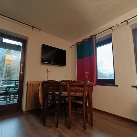 Ai Piedi Del Monte Bianco Apartament Courmayeur