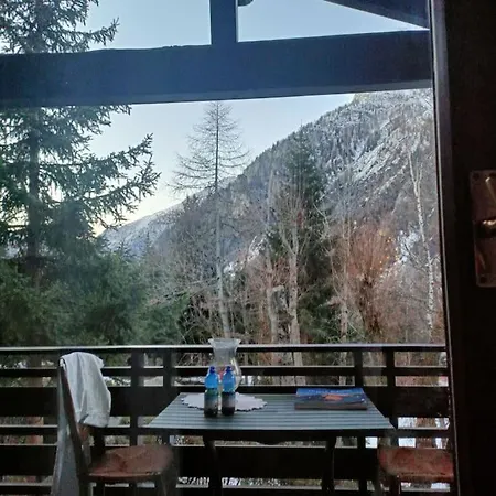 Апартаменты Ai Piedi Del Monte Bianco *