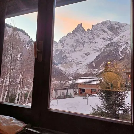 Ai Piedi Del Monte Bianco Apartment *